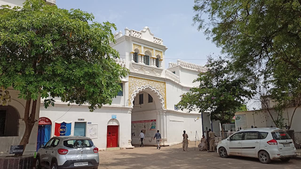 Government Digvijay Post Graduate Autonomous College-image