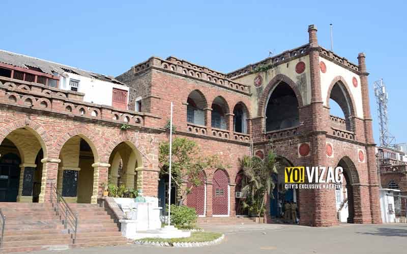 Mrs. A.V.N. College-image