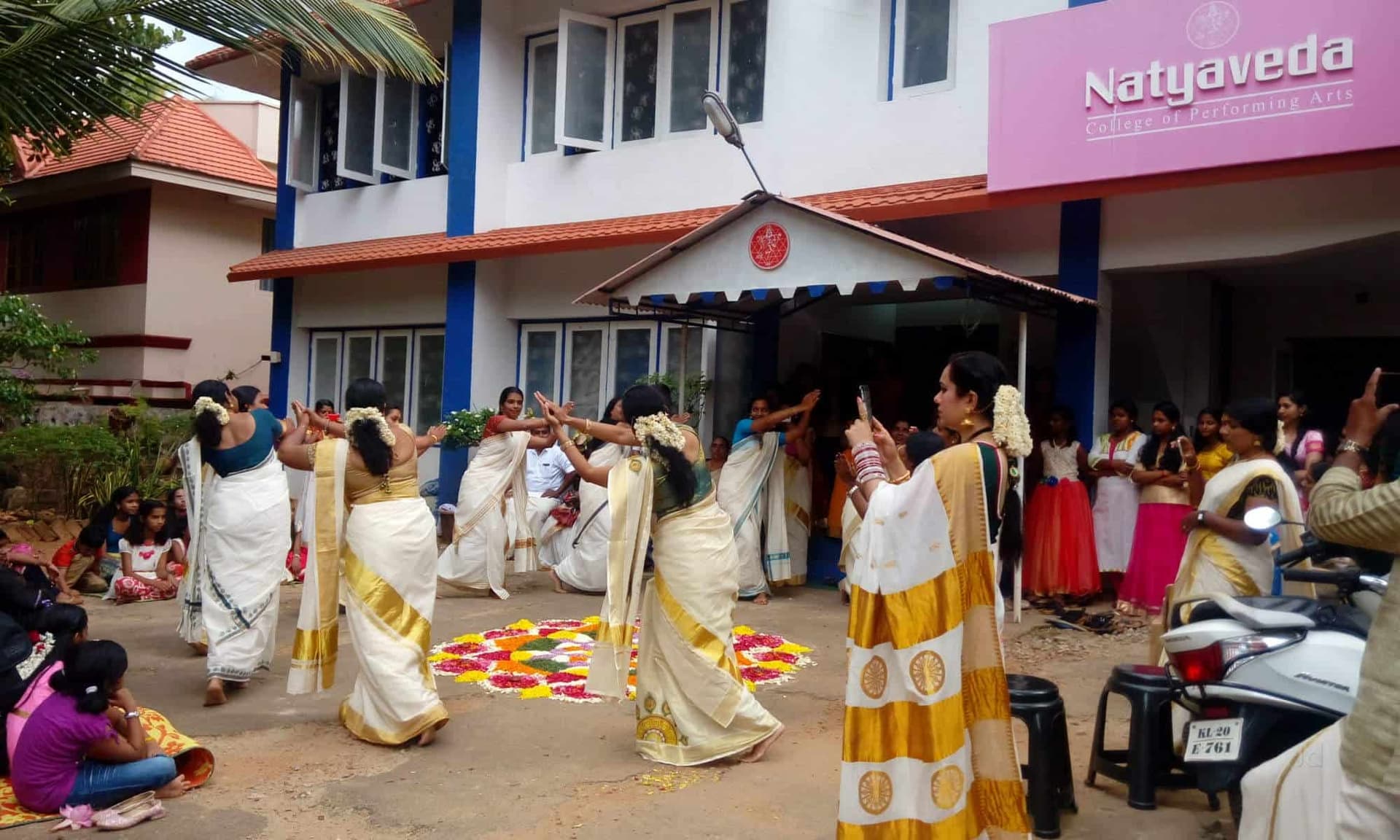 Natyaveda School of Performing Arts-logo