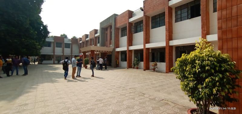 Iswar Saran Degree College-image