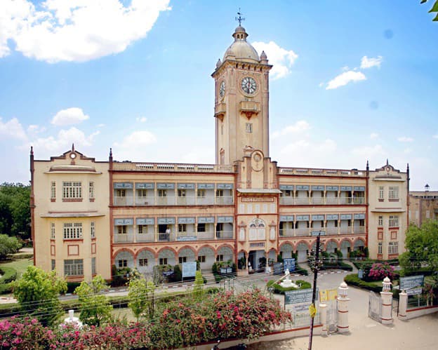 Seth Gyaniram Bansidhar Podar College-image