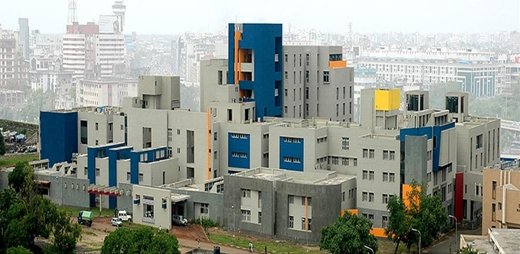 Surat Municipal Institute of Medical Education and Research-image