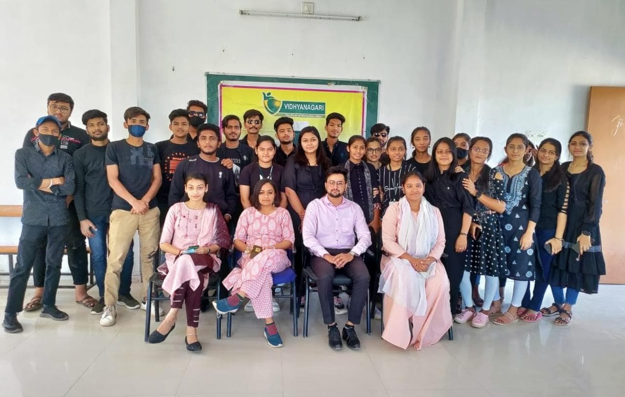 D. L. Patel Commerce College-image