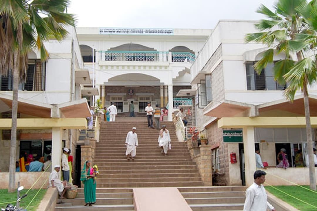 Shri Jagadguru Gurusiddeshwar Cooperative Hospital Societys Ayurvedic Medical College-image