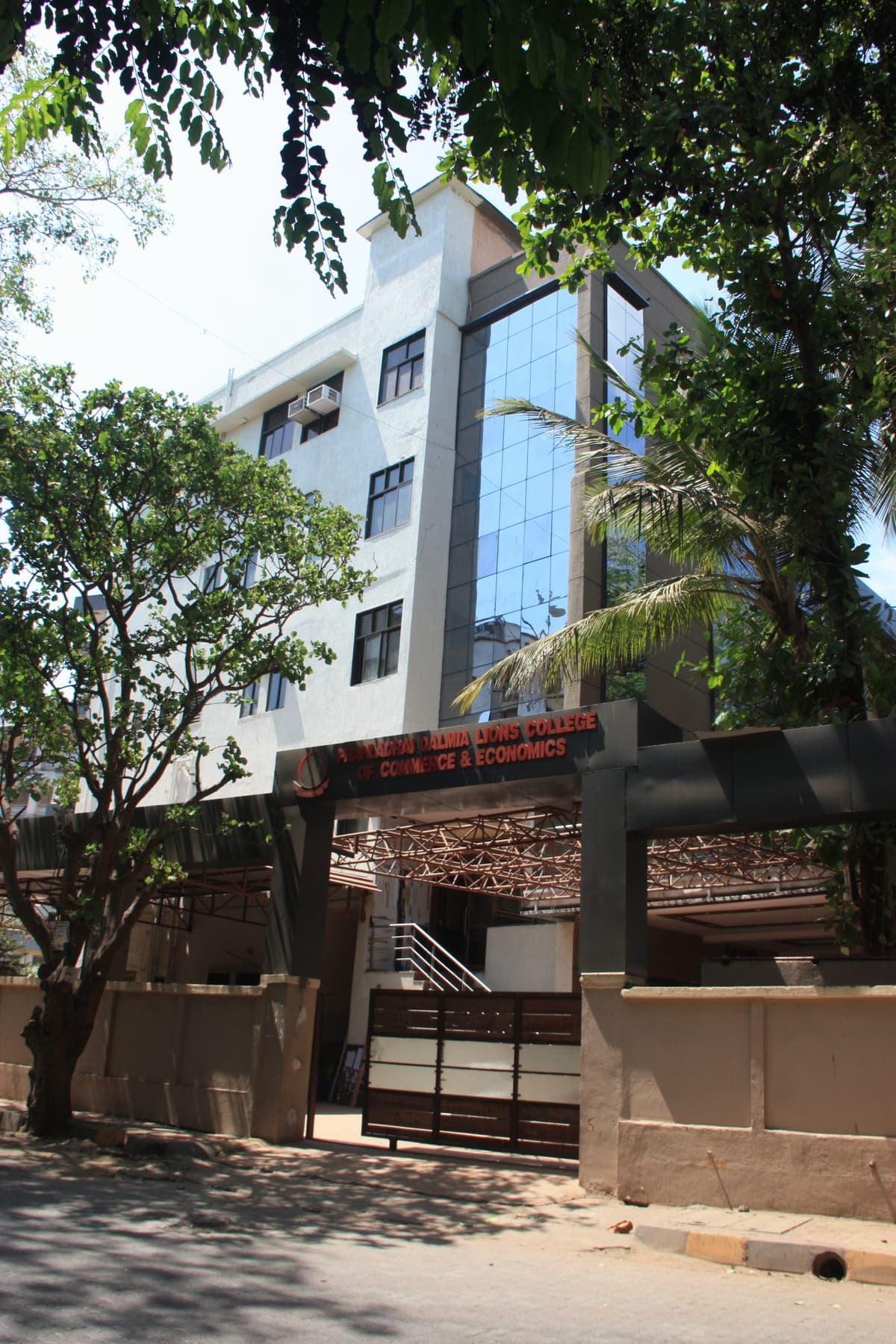 Prahladrai Dalmia Lions College of Commerce & Economics-gallery-image-4