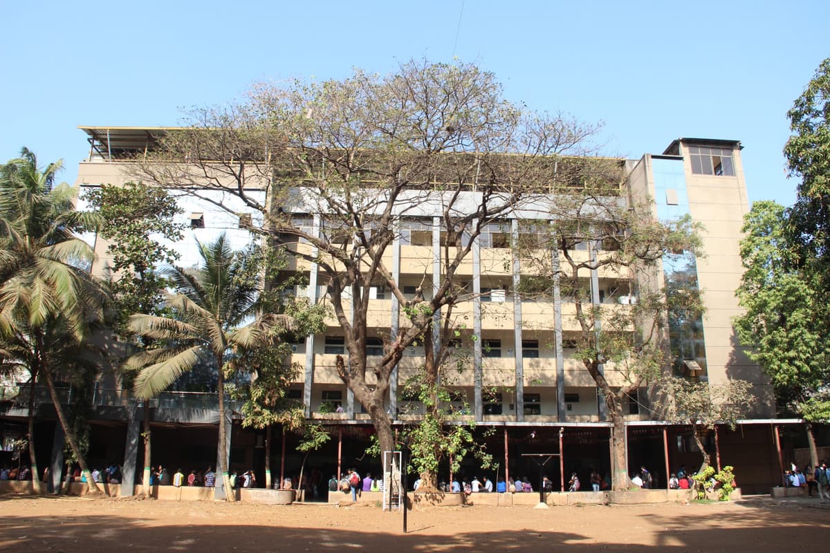 Prahladrai Dalmia Lions College of Commerce & Economics-gallery-image-3