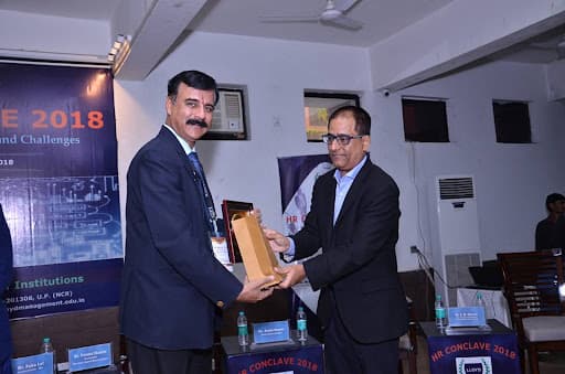 Lloyd Business School-gallery-image-7