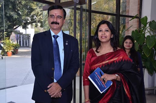 Lloyd Business School-gallery-image-5