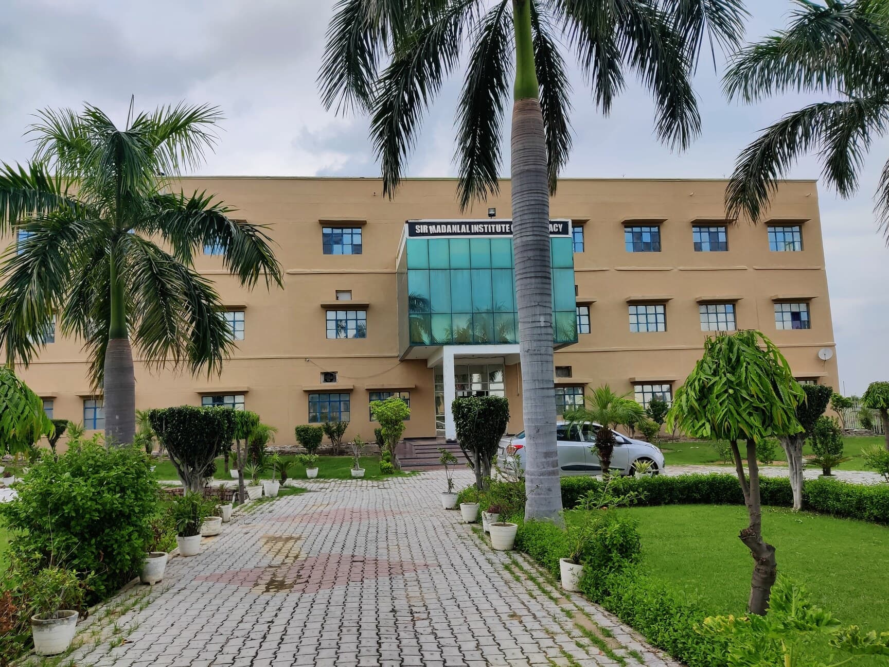 Sir Madanlal Institute of Pharmacy-image